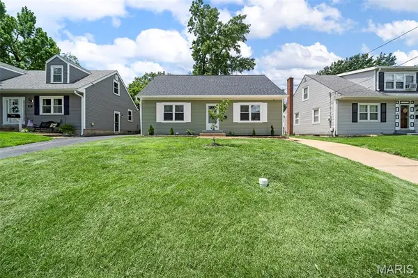 841 N Geyer RD, Kirkwood, MO 63122