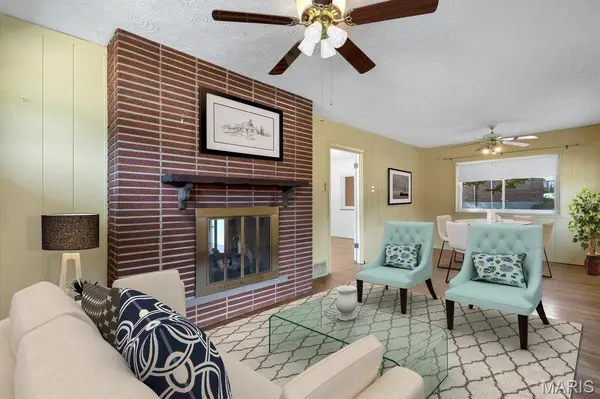 8867 Red Oak DR, Crestwood, MO 63126