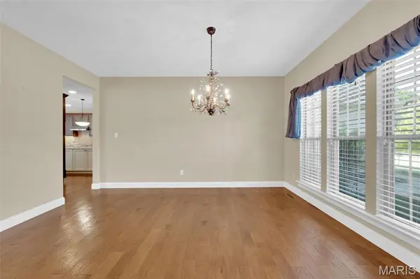 12418 Grandview Lake DR, Sunset Hills, MO 63127