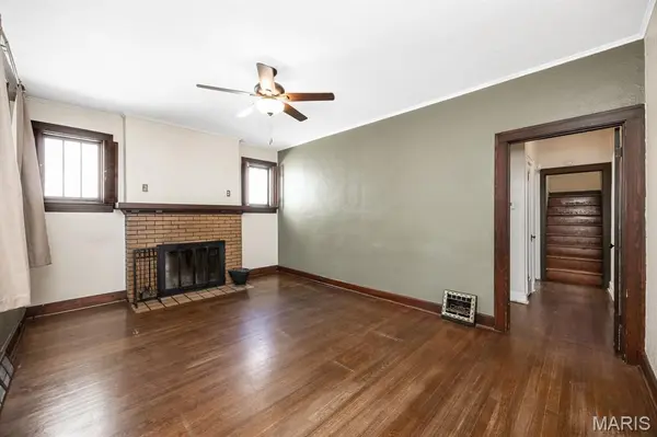 300 S Jackson ST, Belleville, IL 62220