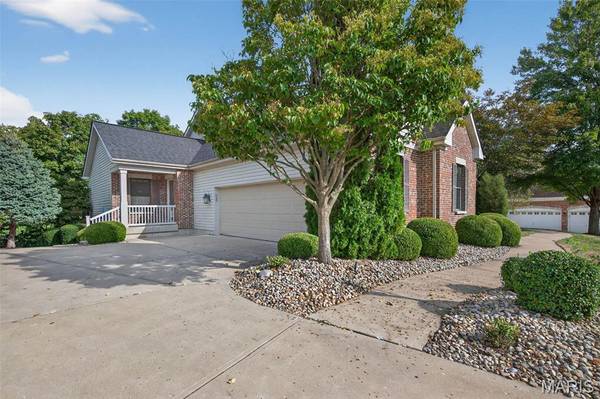 229 Toussaint Landing DR, Dardenne Prairie, MO 63368