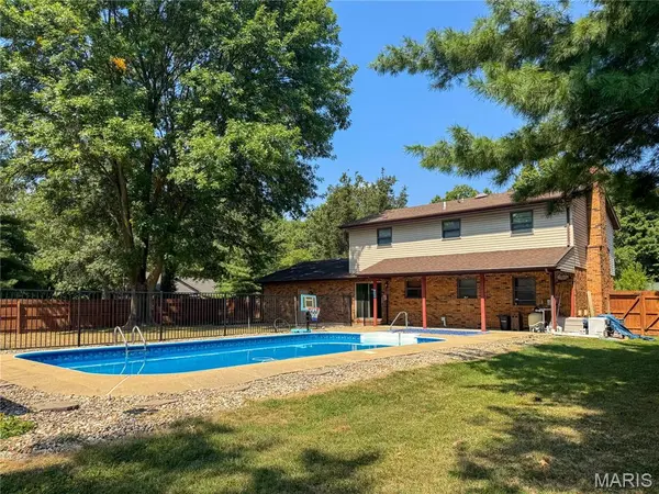 5 Westbrook LN, Freeburg, IL 62243