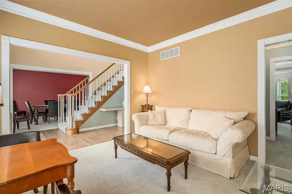 1575 Uthoff DR, Fenton, MO 63026