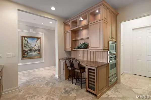 8025 Maryland Avenue #14E, Clayton, MO 63105