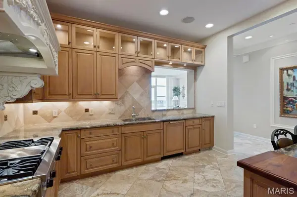 8025 Maryland Avenue #14E, Clayton, MO 63105