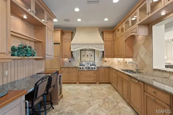8025 Maryland Avenue #14E, Clayton, MO 63105
