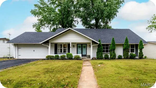 12930 Ferntop LN, Creve Coeur, MO 63141