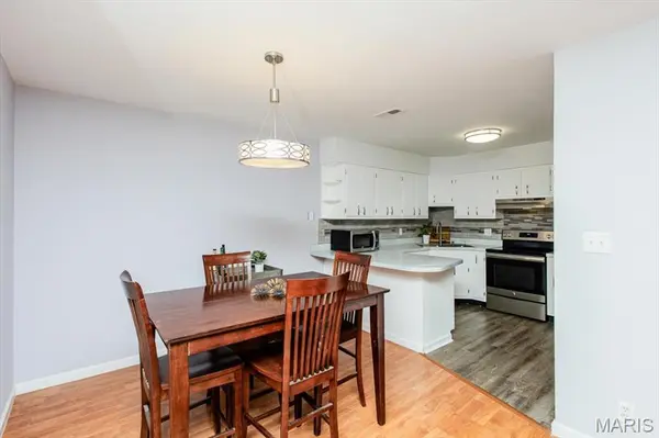 10077 N Bunker Hill DR #F, Mehlville, MO 63123