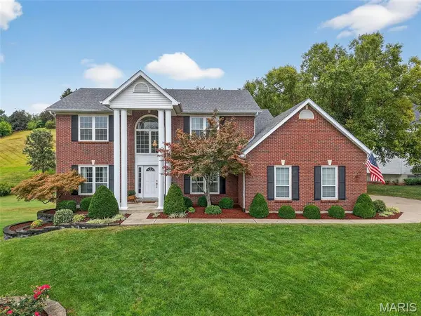 397 Clarendon LN, St Charles, MO 63301