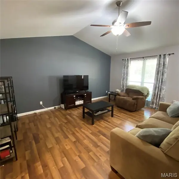 1275 Meadow Trail LN, Fenton, MO 63026