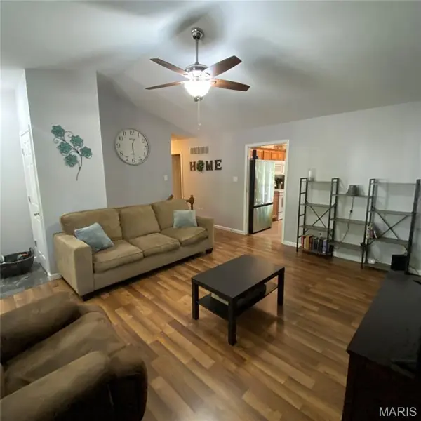 1275 Meadow Trail LN, Fenton, MO 63026