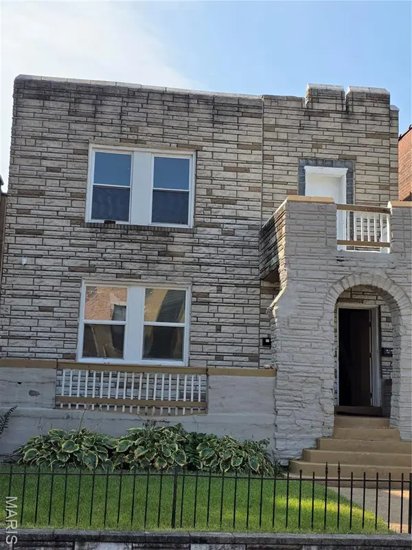 4112 Enright AVE, St Louis, MO 63108