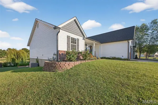 2846 Robert DR, Columbia, IL 62236