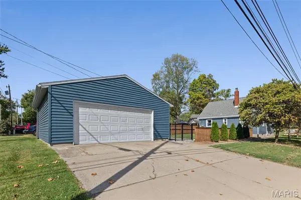 1520 7th ST, Highland, IL 62249