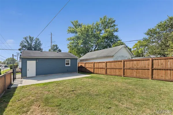 1520 7th ST, Highland, IL 62249