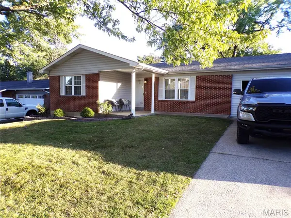 8 Soutee DR, St Peters, MO 63376