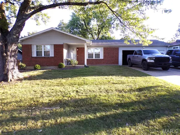 8 Soutee DR, St Peters, MO 63376