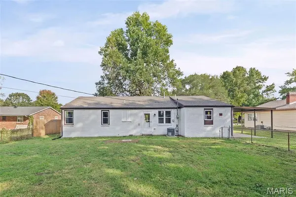 18 Elvira DR, Fairview Heights, IL 62208