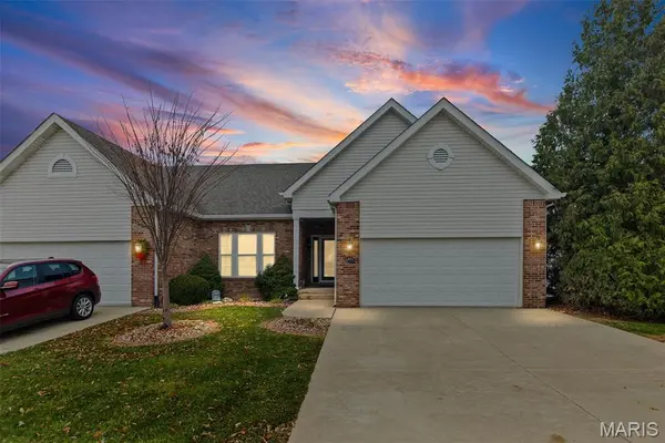 6807 Kensington DR, Maryville, IL 62062