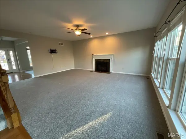 276 Greenshire LN, Dardenne Prairie, MO 63368