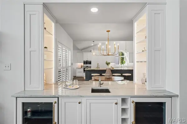 9302 Caddyshack CIR, Sunset Hills, MO 63127
