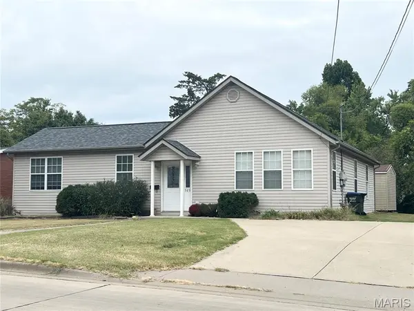 523 W Bottom AVE, Columbia, IL 62236