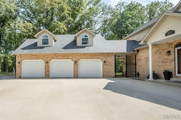 2407 Timber CRK, St Jacob, IL 62281