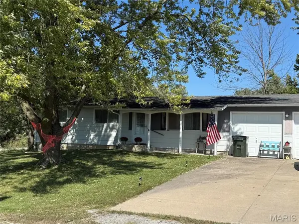 107 Plumlee W, La Plata, MO 63549