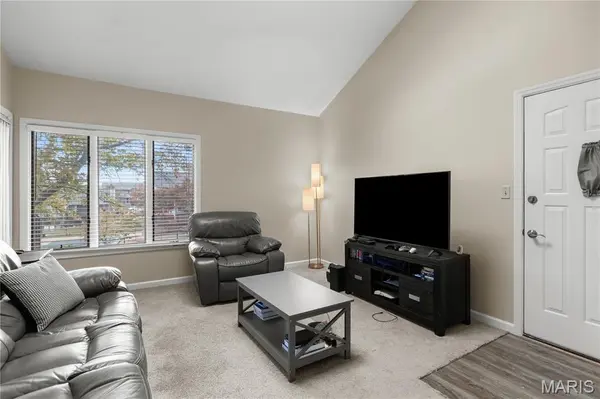915 King DR #2C, St Charles, MO 63303