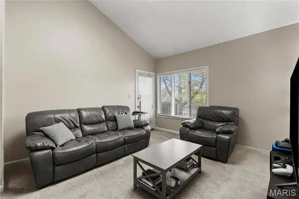 915 King DR #2C, St Charles, MO 63303