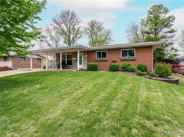 1725 Gerald AVE, Florissant, MO 63031