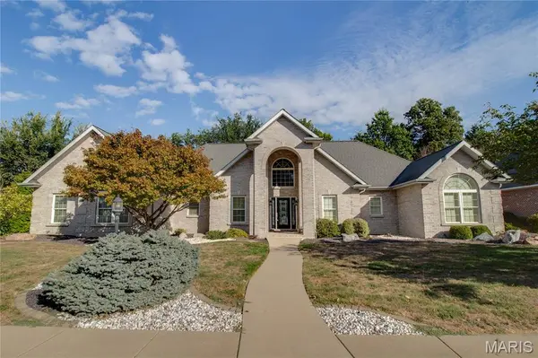 1200 White Oak TRL, Godfrey, IL 62035
