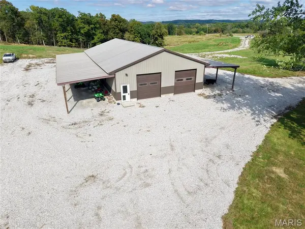 17267 Wolf DR, New London, MO 63459