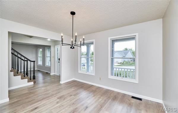 160 Bright Gem DR, St Charles, MO 63304