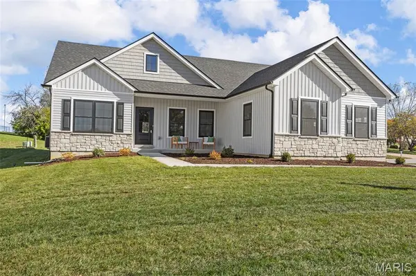453 Chantilly CT, Warrenton, MO 63383