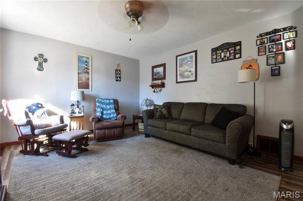 301 Laura ST, Gillespie, IL 62033