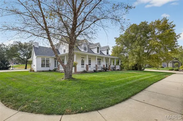 2 Wynnbrook Manor DR, St Charles, MO 63301