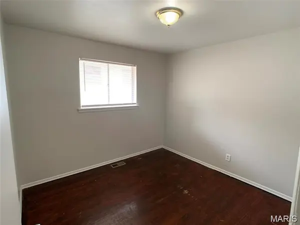 3329 W Milton AVE, Breckenridge Hills, MO 63114