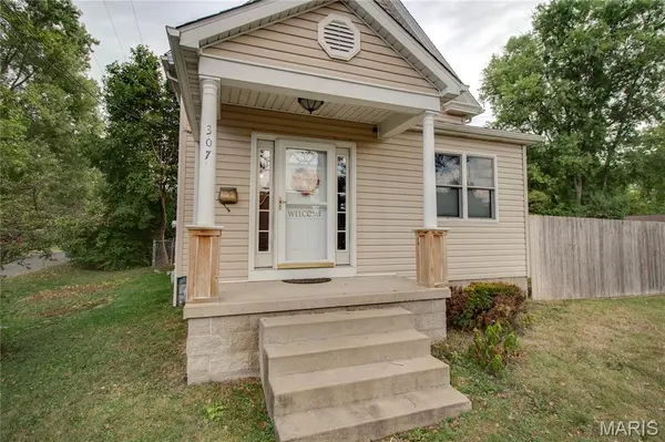 307 N East ST, Carlinville, IL 62626