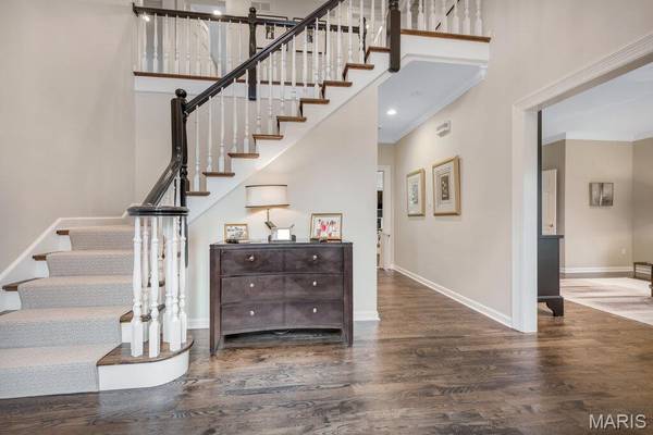 1106 Wheaton Hill CT, Town And Country, MO 63131