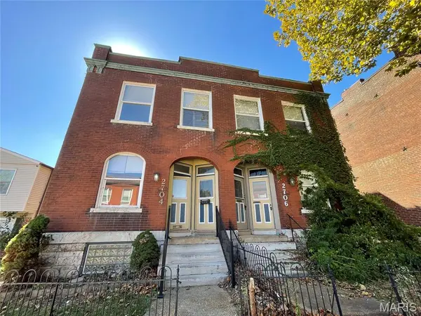 2704 Arsenal ST, St Louis, MO 63118