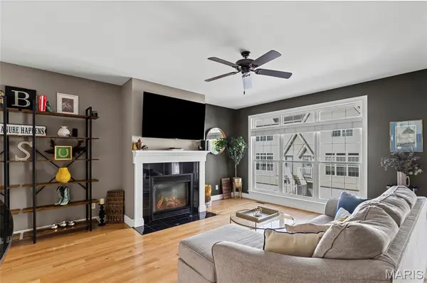417 S Geyer RD #2, Kirkwood, MO 63122