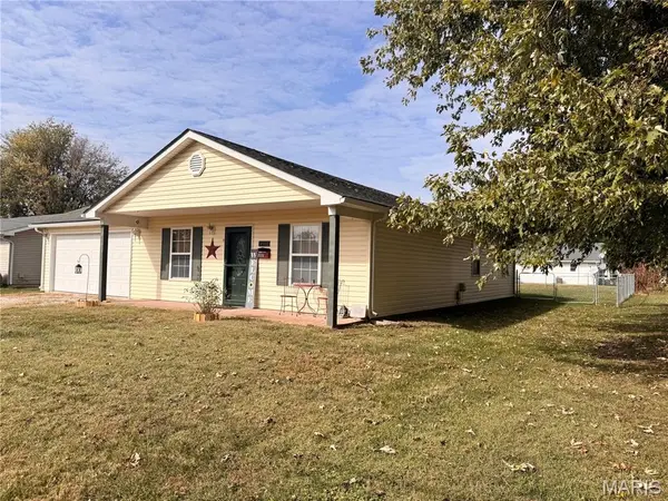 1317 W Church ST, Bowling Green, MO 63334