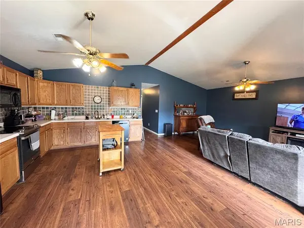 1317 W Church ST, Bowling Green, MO 63334