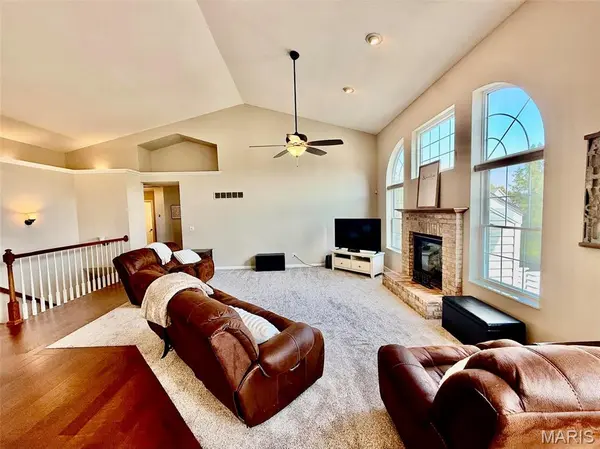 22 Oak Valley DR, Maryville, IL 62062