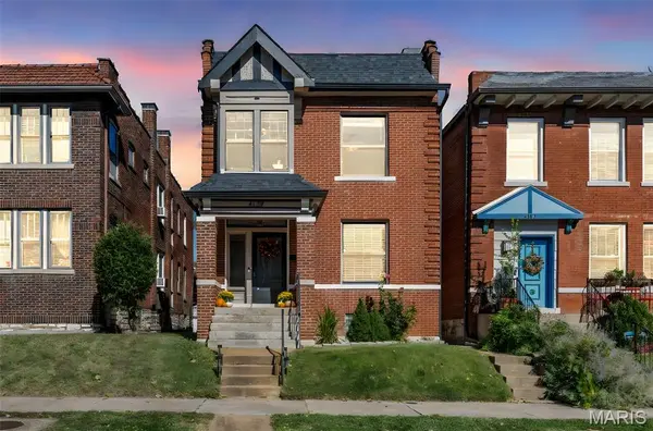 4139 Russell BLVD, St Louis, MO 63110