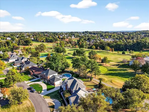 121 Roehampton LN, Weldon Spring, MO 63304