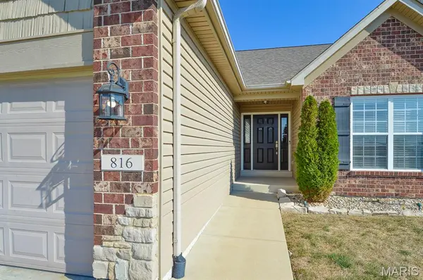 816 Briar Lake PL, Columbia, IL 62236