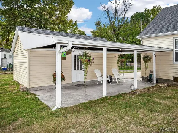 1615 Maple ST, Highland, IL 62249
