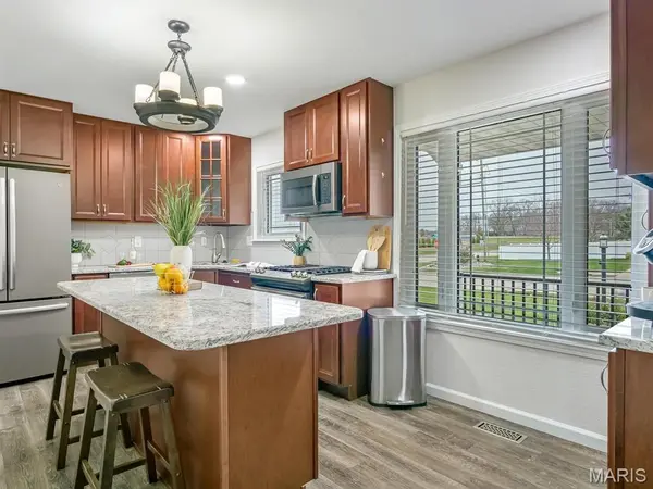 1 Jason DR, Glen Carbon, IL 62034